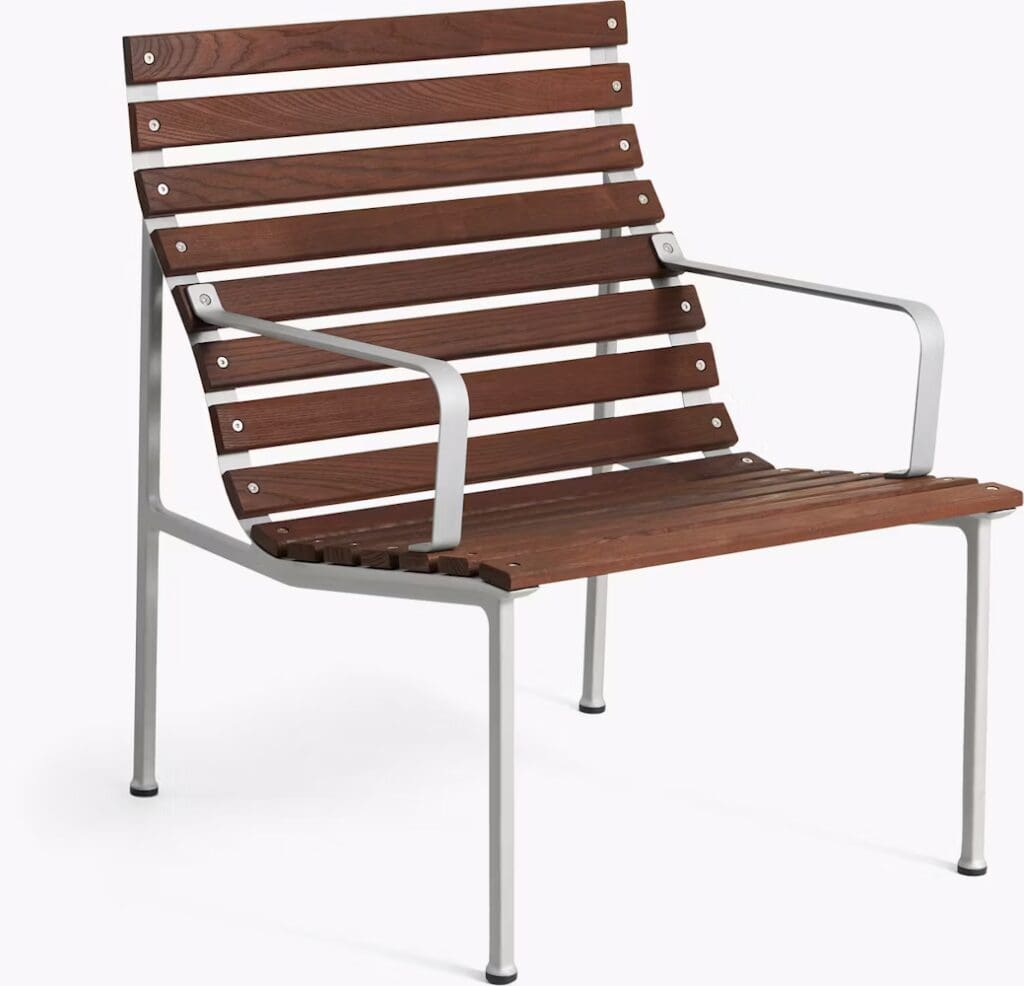 A modern chair featuring a slatted wooden seat and backrest, supported by a sleek metal frame.